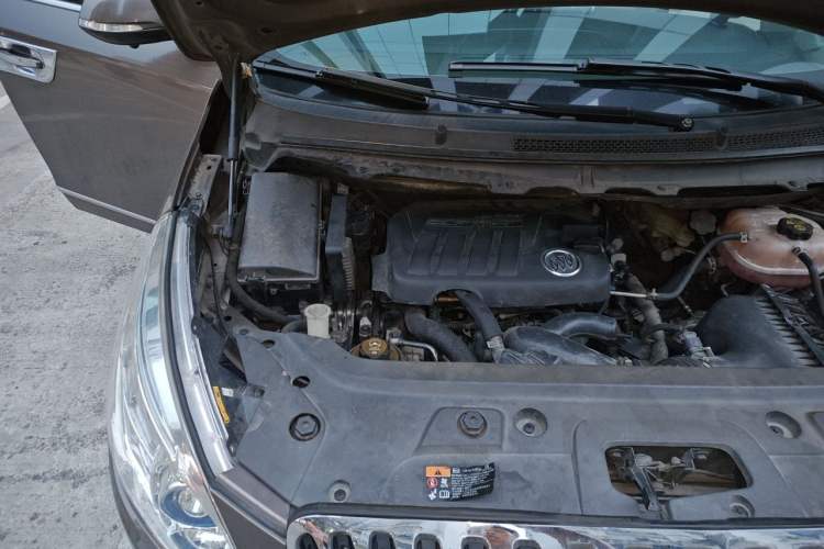 Used Buick GL8 2011 2.4L LT Luxury Business Executive Edition Engine Bay Right
