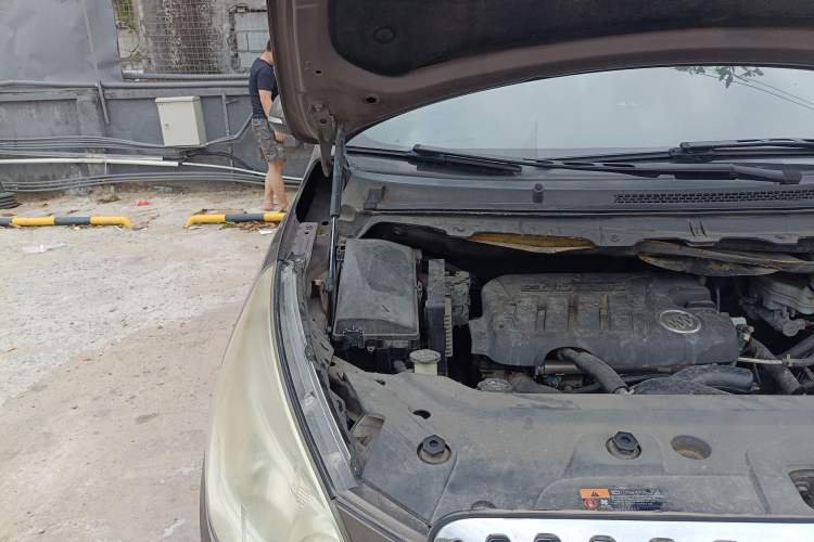 Used Buick GL8 2011 2.4L CT Luxury Business Comfort Edition Engine Bay Right