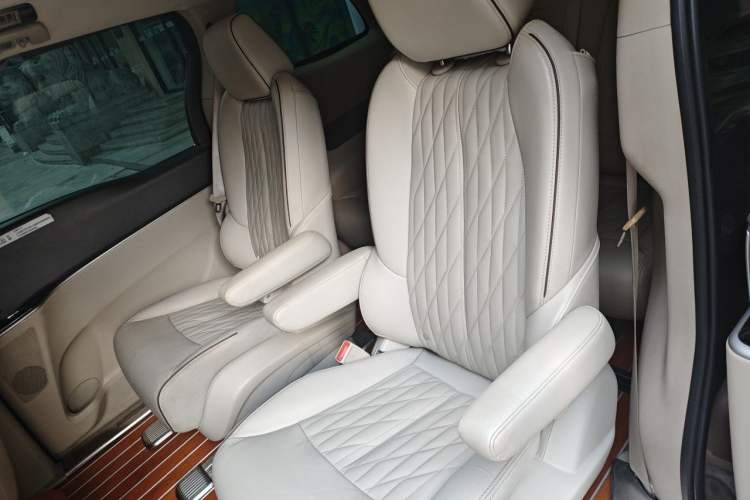 Used Buick GL8 2011 2.4L LT Luxury Business Executive Edition Left Rear Seat