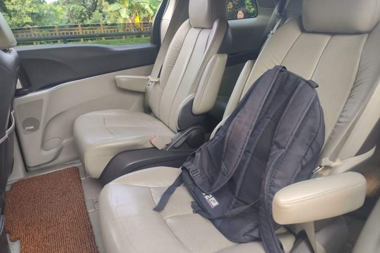 Used Buick GL8 2011 3.0L XT Luxury Business Flagship Edition Left Rear Seat