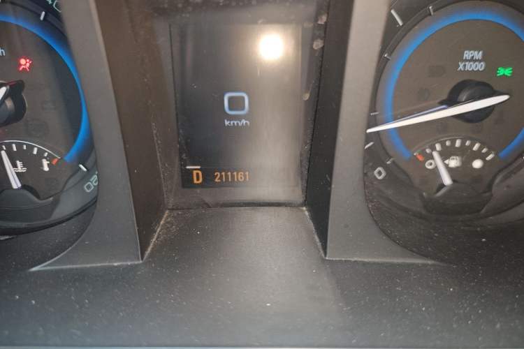 Used Buick GL8 2011 2.4L LT Luxury Business Executive Edition Odometer Close Up