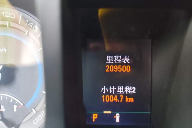 Used Buick GL8 2011 3.0L XT Luxury Business Flagship Edition Odometer Close Up