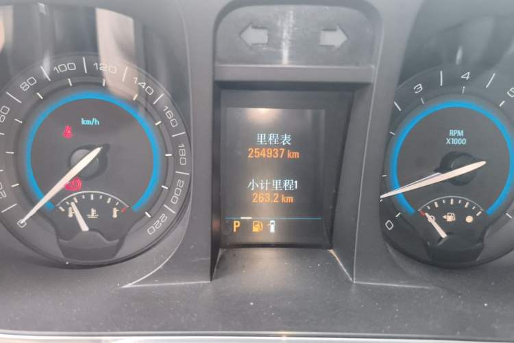 Used Buick GL8 2011 3.0L GT Luxury Business Haoya Edition Odometer Close Up