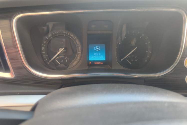 Used Buick GL8 2011 3.0L GT Luxury Business Haoya Edition Odometer Close Up