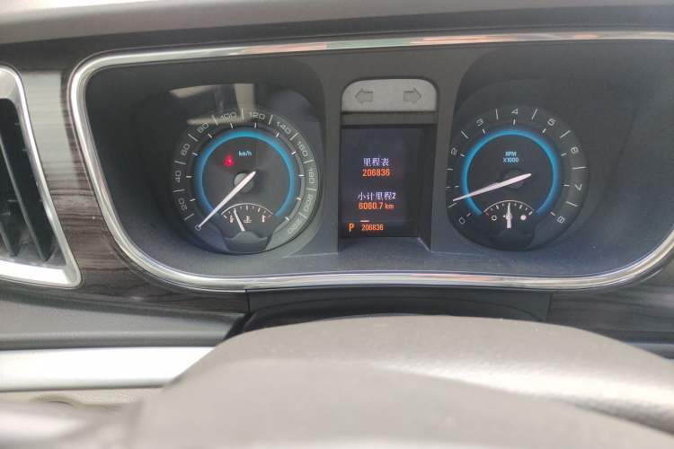 Used Buick GL8 2011 3.0L GT Luxury Business Haoya Edition Odometer Close Up