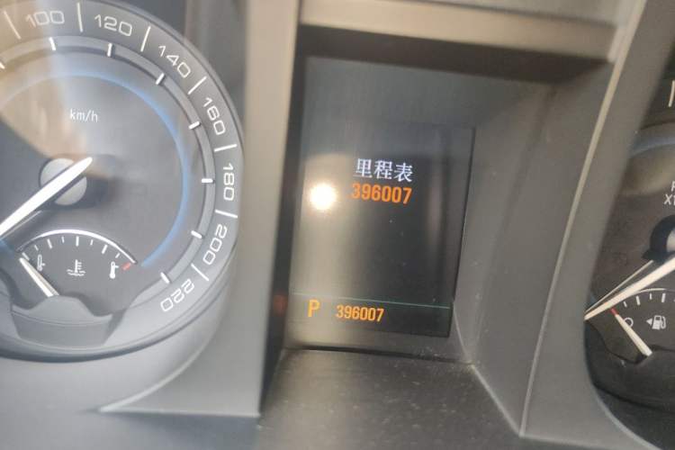 Used Buick GL8 2011 3.0L XT Luxury Business Flagship Edition Odometer Close Up