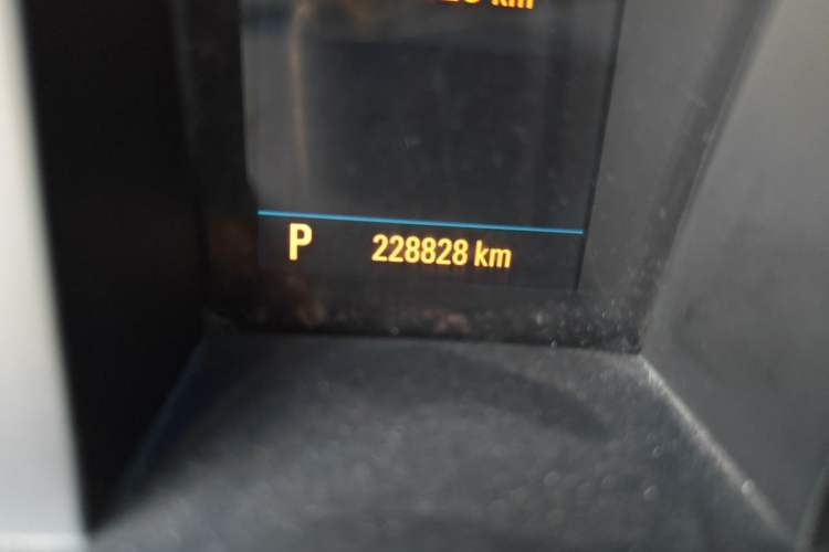 Used Buick GL8 2011 3.0L XT Luxury Business Flagship Edition Odometer Close Up