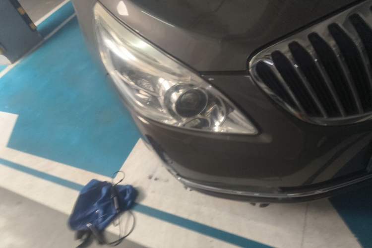 Used Buick GL8 2011 3.0L GT Luxury Business Haoya Edition Right Front Headlight