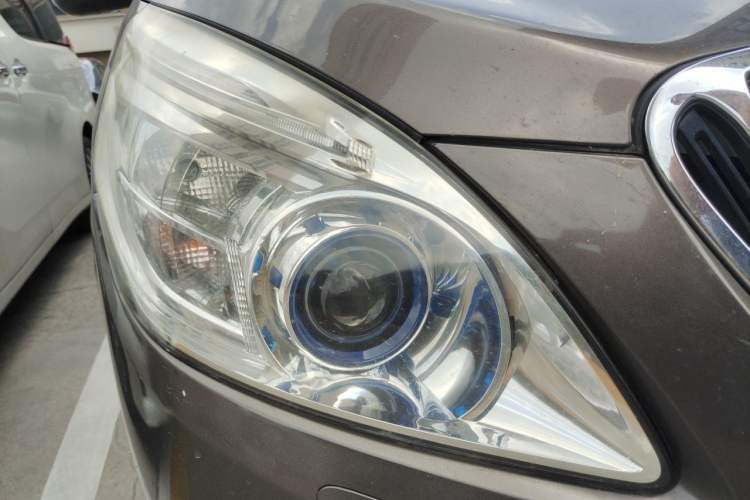 Used Buick GL8 2011 3.0L GT Luxury Business Haoya Edition Right Front Headlight