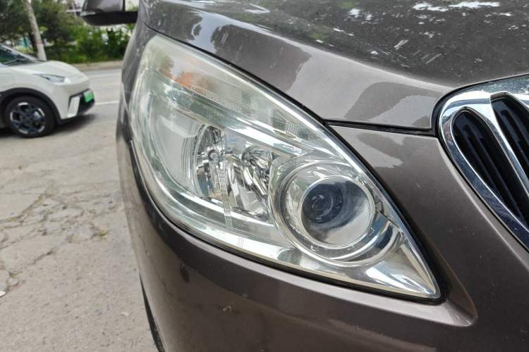 Used Buick GL8 2011 2.4L CT Luxury Business Comfort Edition Right Front Headlight
