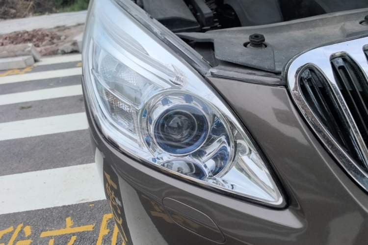 Used Buick GL8 2011 3.0L GT Luxury Business Haoya Edition Right Front Headlight