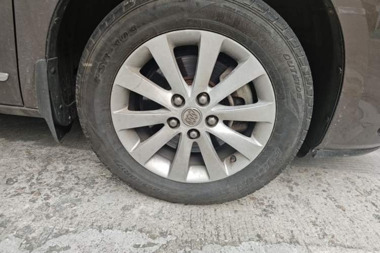 Used Buick GL8 2011 2.4L LT Luxury Business Executive Edition Right Front Wheel Hub