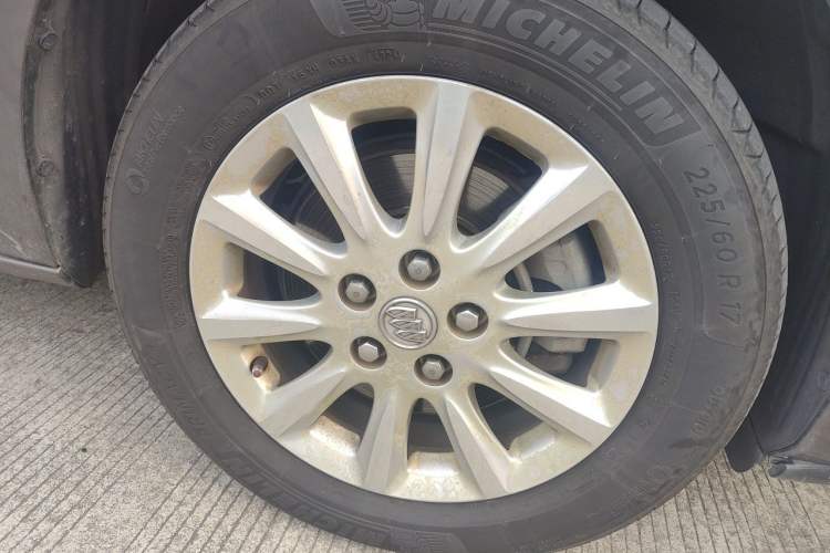 Used Buick GL8 2011 3.0L XT Luxury Business Flagship Edition Right Front Wheel Hub