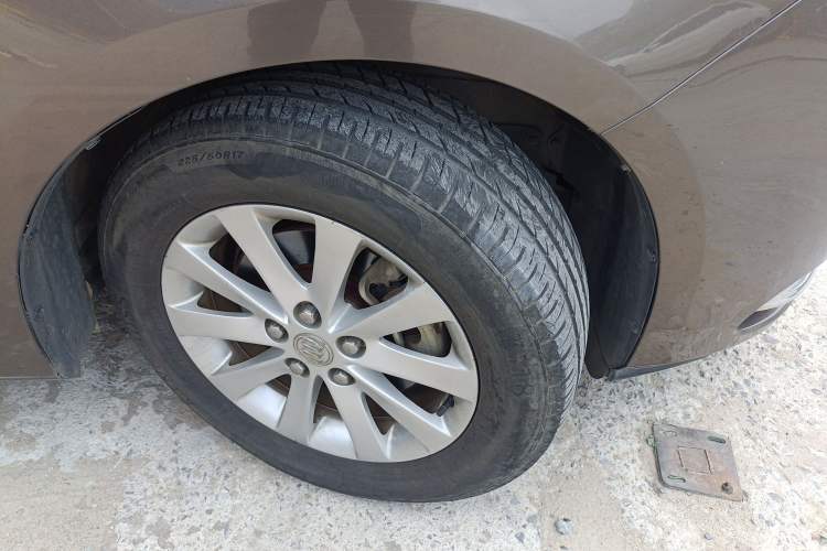 Used Buick GL8 2011 2.4L CT Luxury Business Comfort Edition Right Front Wheel Hub