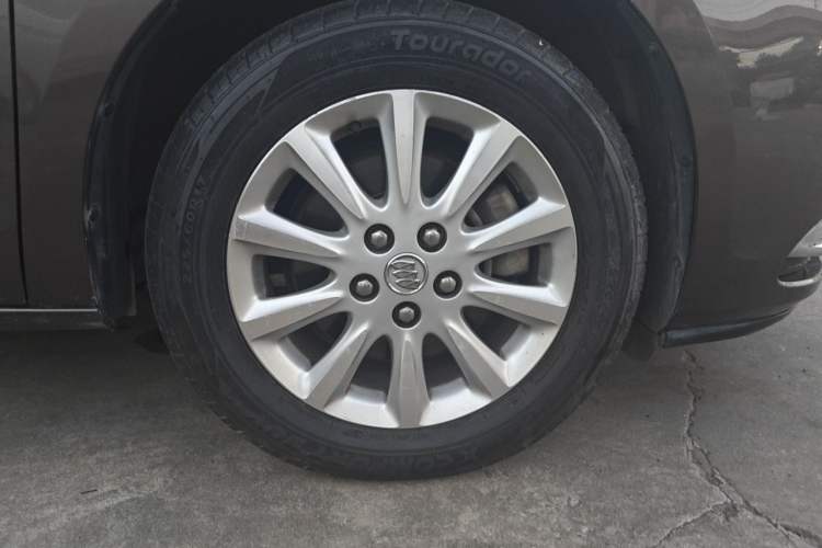 Used Buick GL8 2011 3.0L XT Luxury Business Flagship Edition Right Front Wheel Hub
