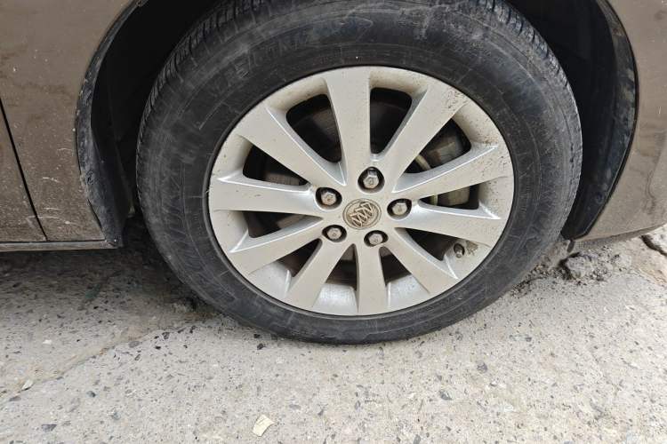 Used Buick GL8 2011 2.4L CT Luxury Business Comfort Edition Right Front Wheel Hub