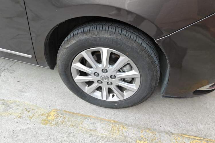 Used Buick GL8 2011 3.0L XT Luxury Business Flagship Edition Right Front Wheel Hub
