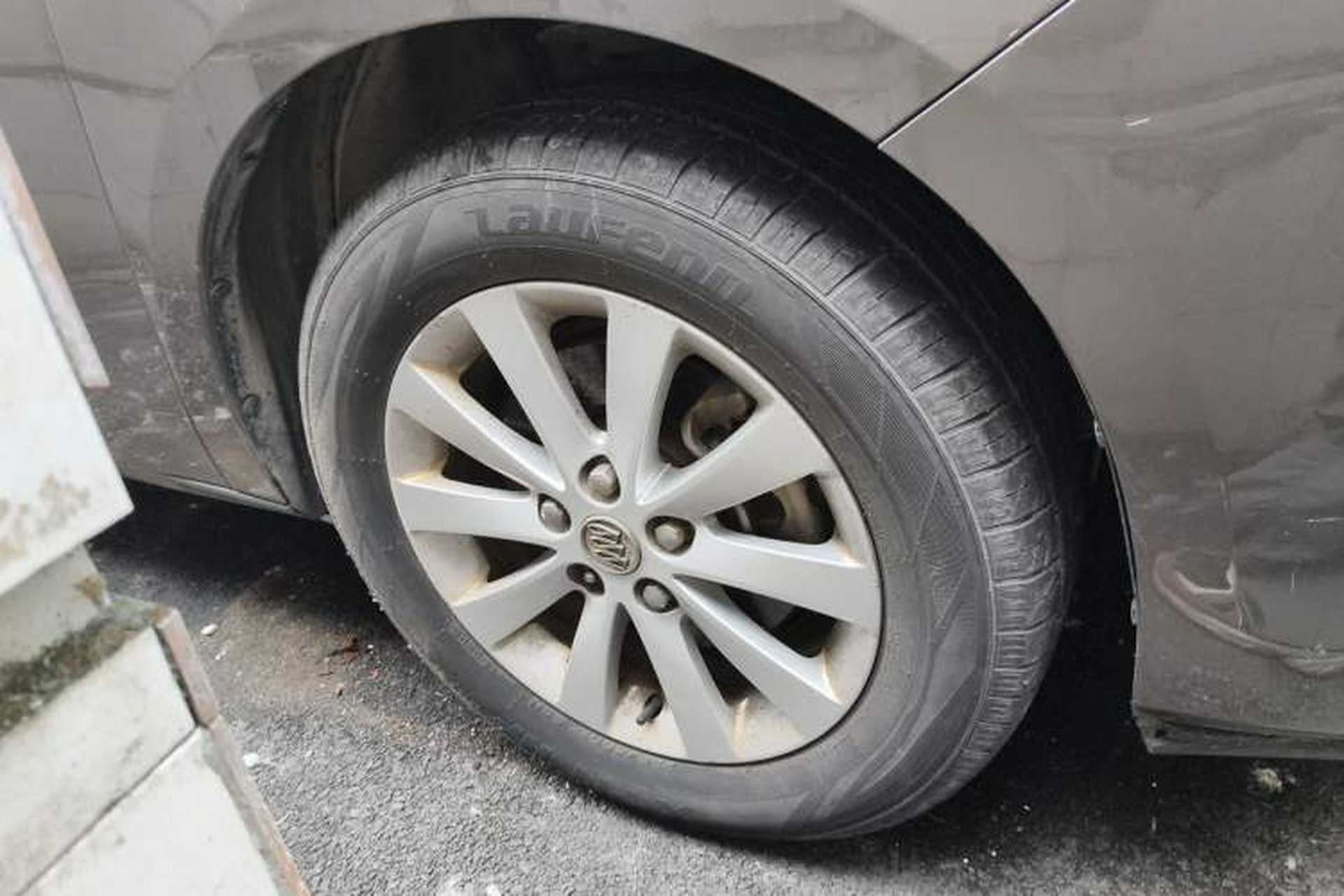 Used Buick GL8 2011 2.4L CT Luxury Business Comfort Edition Right Front Wheel Hub