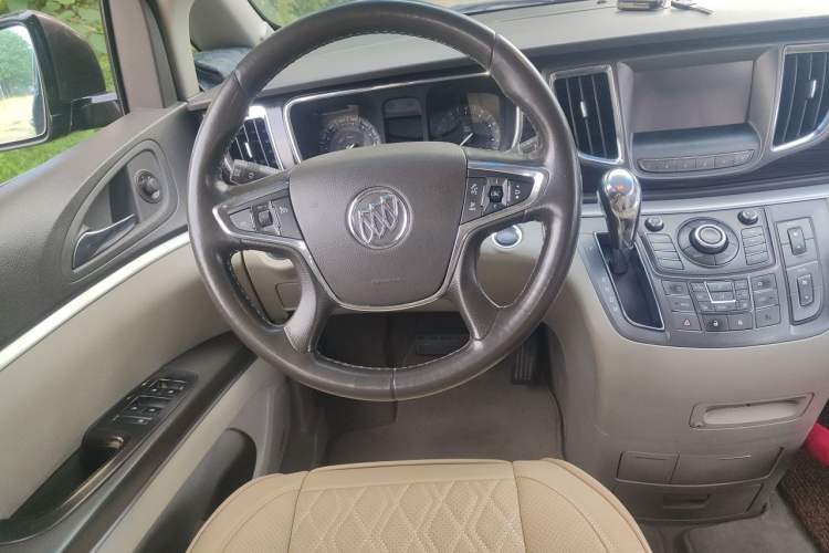 Used Buick GL8 2011 3.0L XT Luxury Business Flagship Edition Steering Wheel