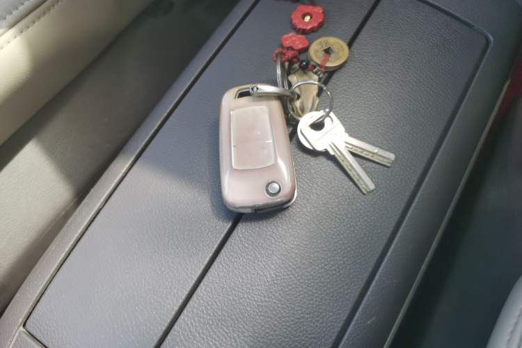 Used Buick GL8 2011 2.4L LT Luxury Business Executive Edition Vehicle Key