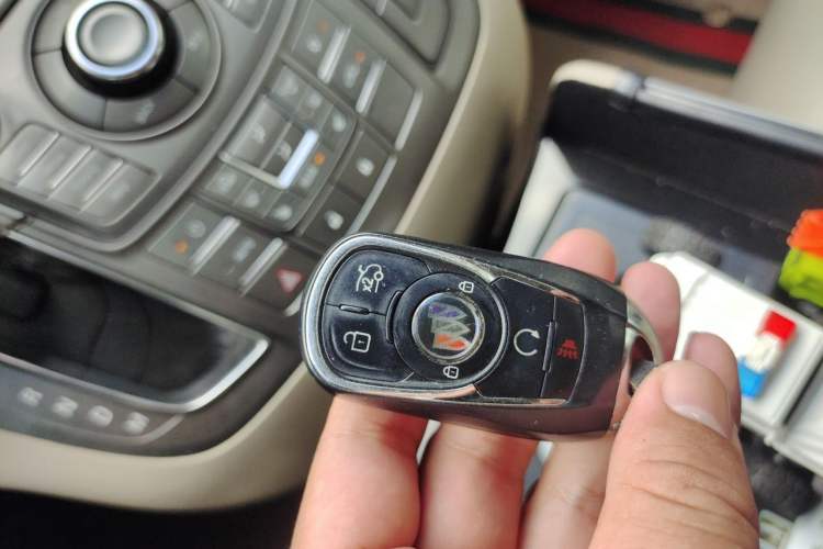 Used Buick GL8 2011 3.0L GT Luxury Business Haoya Edition Vehicle Key