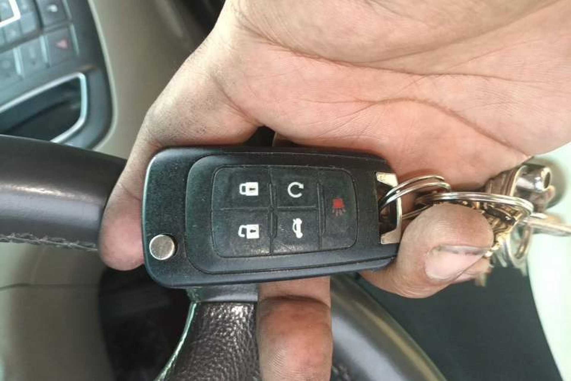 Used Buick GL8 2011 2.4L LT Luxury Business Executive Edition Vehicle Key
