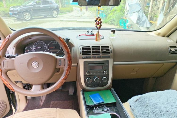 Used Buick GL8 2012 2.4L BASE Comfort Edition Center Console