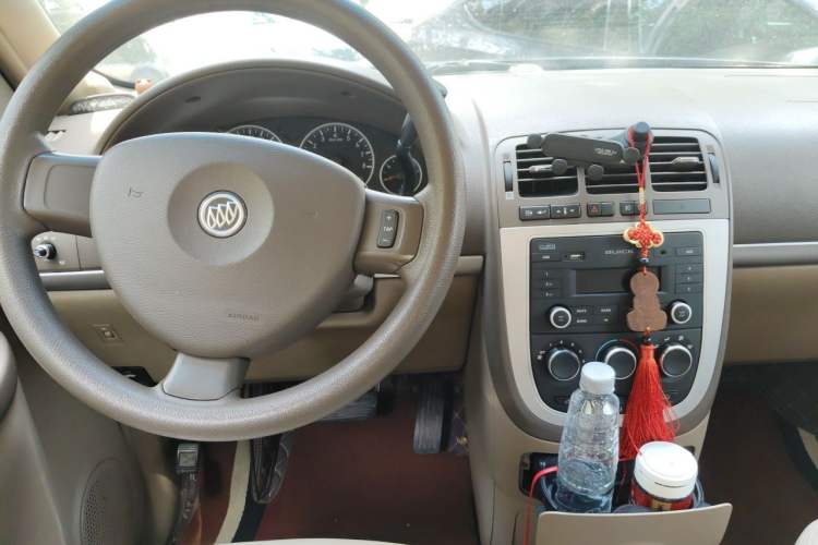 Used Buick GL8 2012 2.4L BASE Comfort Edition Center Console