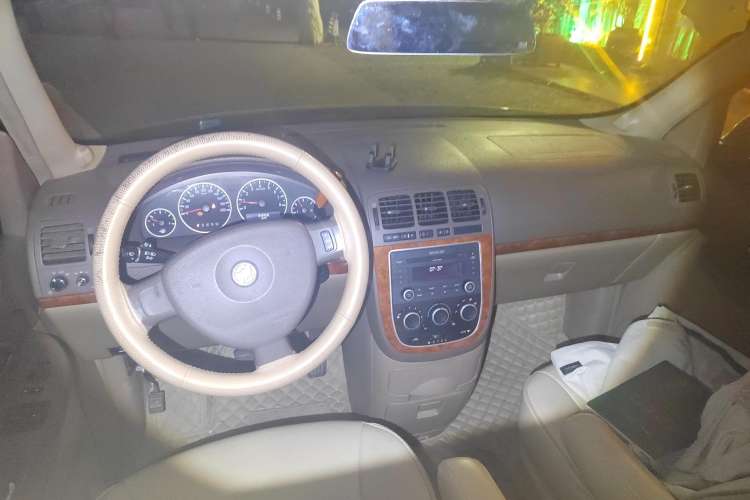 Used Buick GL8 2012 2.4L BASE Comfort Edition Center Console