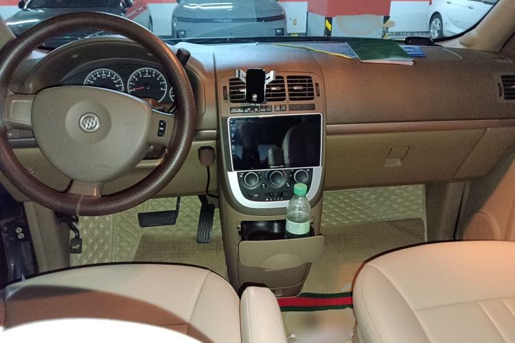 Used Buick GL8 2012 2.4L BASE Comfort Edition Center Console
