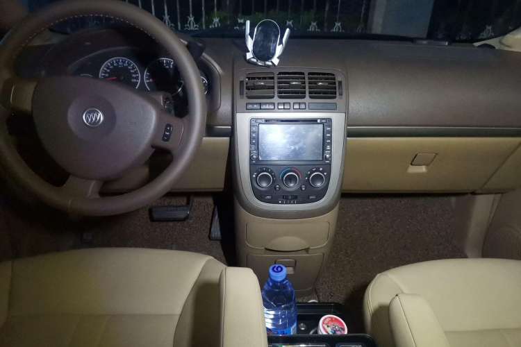 Used Buick GL8 2012 2.4L BASE Comfort Edition Center Console