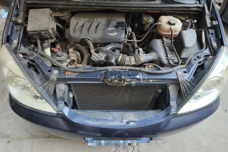 Used Buick GL8 2012 2.4L BASE Comfort Edition Engine Bay