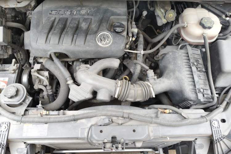 Used Buick GL8 2012 2.4L BASE Comfort Edition Engine Bay