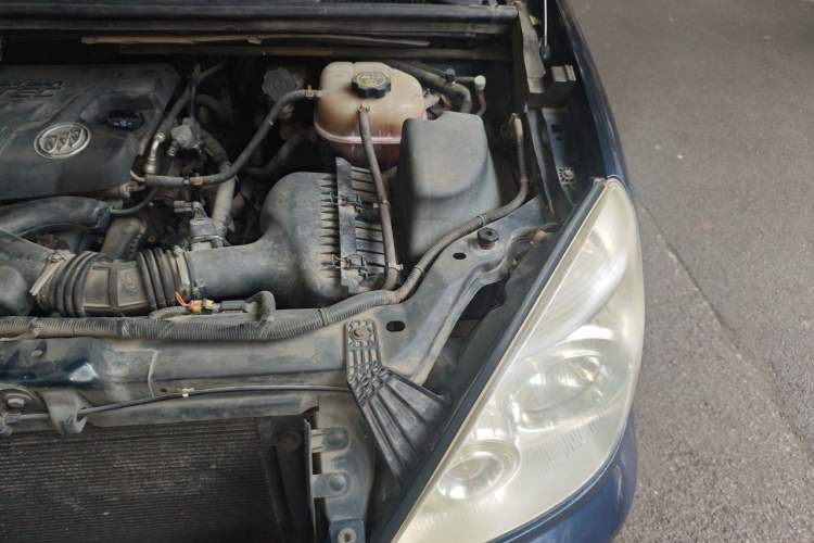 Used Buick GL8 2012 2.4L BASE Comfort Edition Engine Bay Left