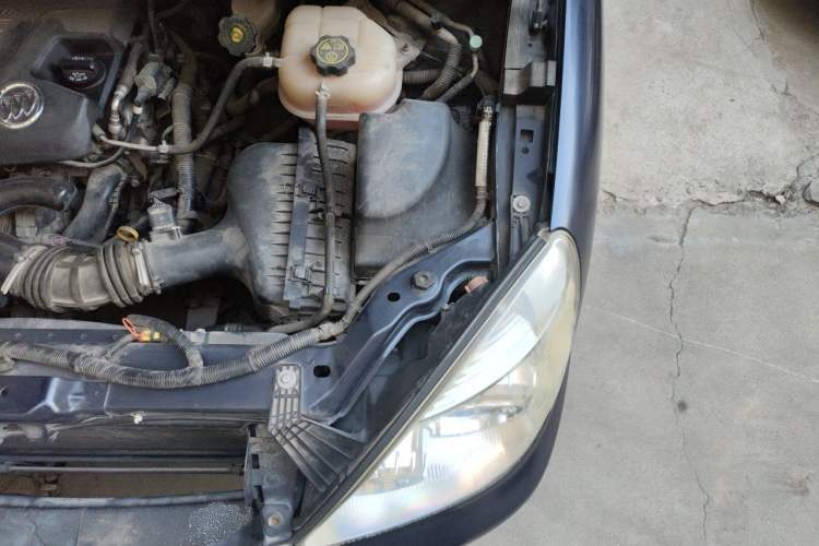Used Buick GL8 2012 2.4L BASE Comfort Edition Engine Bay Left