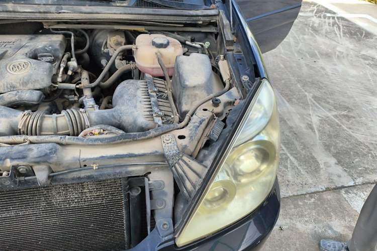 Used Buick GL8 2012 2.4L BASE Comfort Edition Engine Bay Left