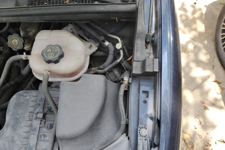 Used Buick GL8 2012 2.4L BASE Comfort Edition Engine Bay Left