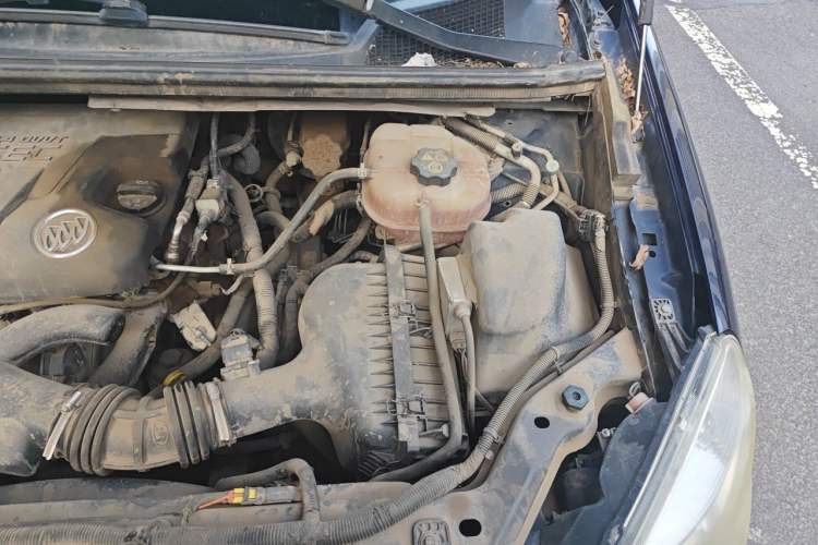 Used Buick GL8 2012 2.4L BASE Comfort Edition Engine Bay Left