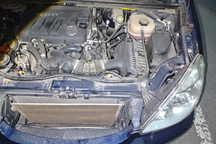 Used Buick GL8 2012 2.4L BASE Comfort Edition Engine Bay Left