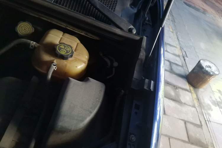 Used Buick GL8 2012 2.4L BASE Comfort Edition Engine Bay Left