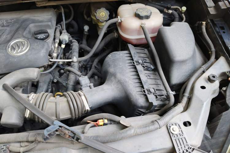 Used Buick GL8 2012 2.4L BASE Comfort Edition Engine Bay Left