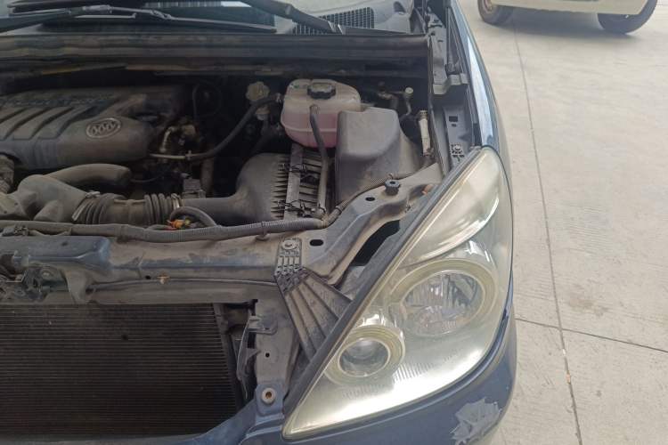 Used Buick GL8 2012 2.4L BASE Comfort Edition Engine Bay Left