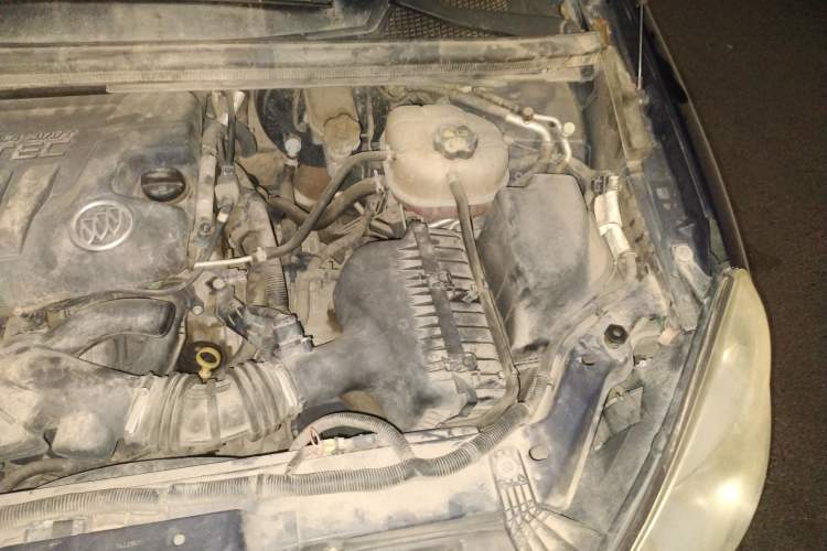 Used Buick GL8 2012 2.4L BASE Comfort Edition Engine Bay Left