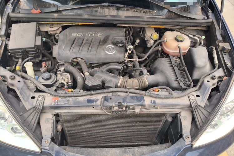 Used Buick GL8 2012 2.4L BASE Comfort Edition Engine Bay