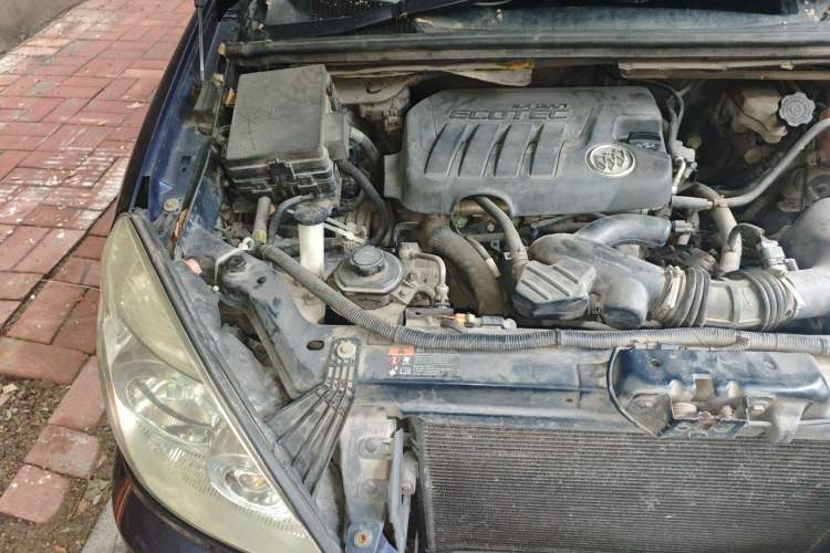 Used Buick GL8 2012 2.4L BASE Comfort Edition Engine Bay Right