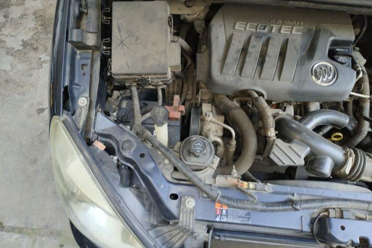 Used Buick GL8 2012 2.4L BASE Comfort Edition Engine Bay Right