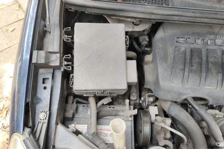 Used Buick GL8 2012 2.4L BASE Comfort Edition Engine Bay Right