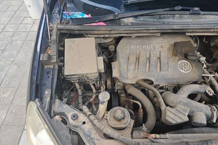 Used Buick GL8 2012 2.4L BASE Comfort Edition Engine Bay Right