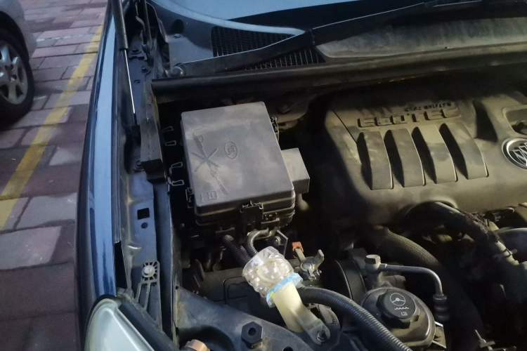 Used Buick GL8 2012 2.4L BASE Comfort Edition Engine Bay Right