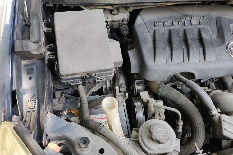 Used Buick GL8 2012 2.4L BASE Comfort Edition Engine Bay Right